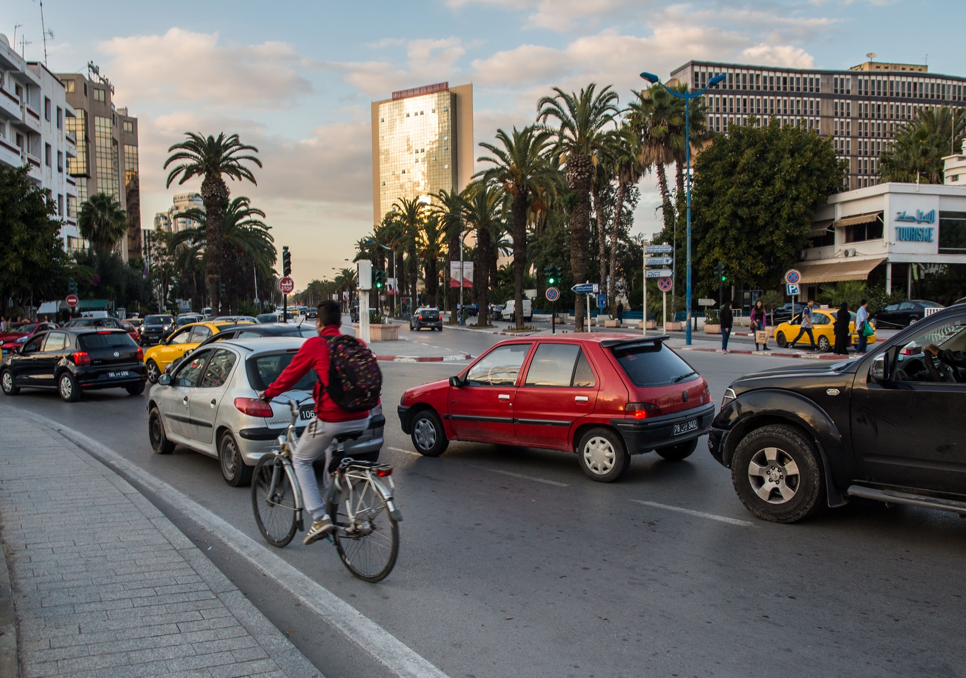Tunis - WHO Initiative on Urban Governance for Health and Well-being WHO Initiative on Urban Governance for Health and Well-being