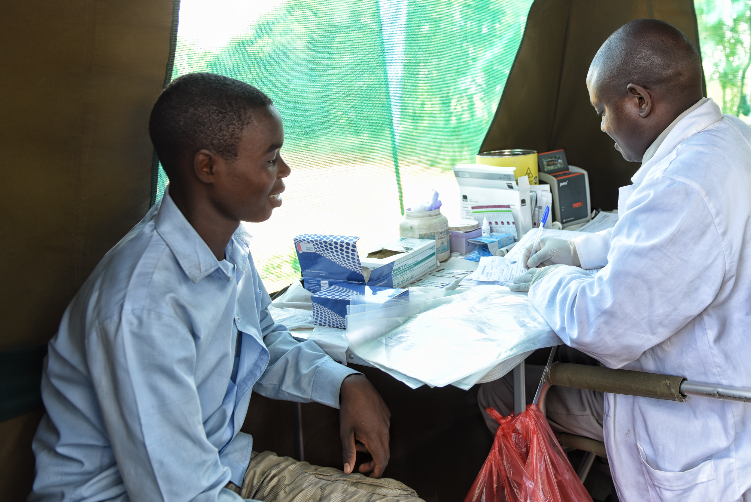 Toolkit to optimize HIV testing algorithms Health worker providing HIV testing services in Godzi, Zimbabwe