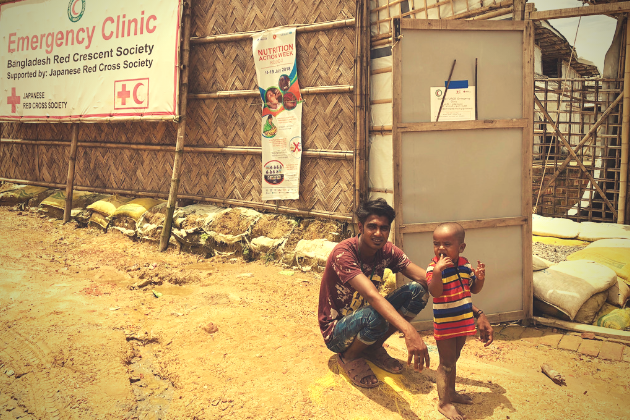 father and child wait outside the Bangladesh Red Crescent Society Japanese Red Cross emergency clinic3