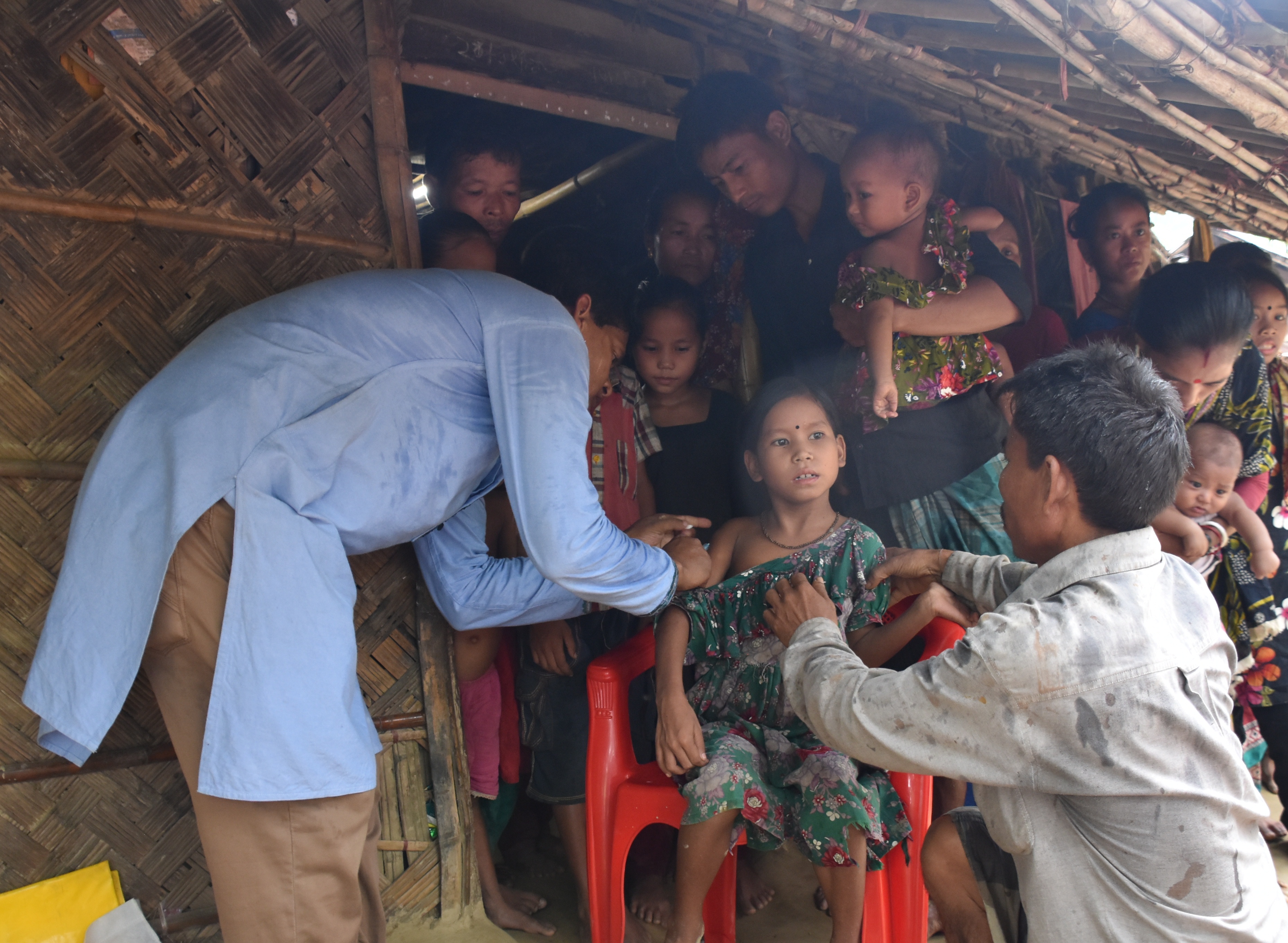 bangladesh immunization campaign young girl