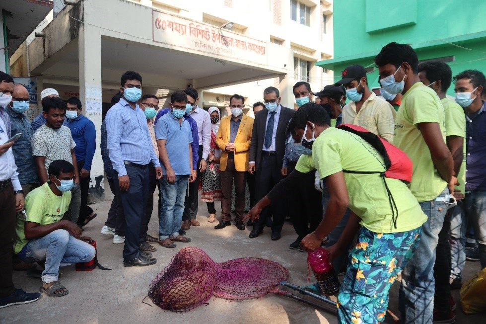 Demonstration of the mass dog vaccination programme to the community