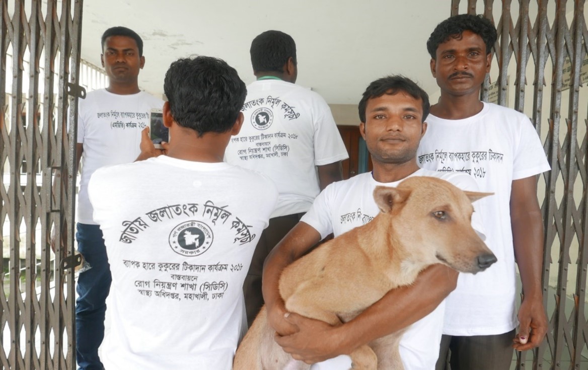 Expert dog catchers during mass dog vaccination evaluation programme with development partners