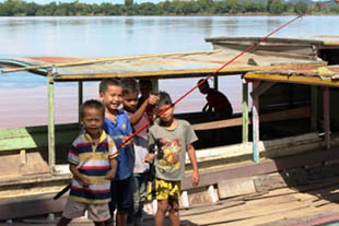 20171016-children-access-river