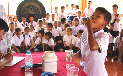 20180111-cl-swash-boy-deworming-400x246