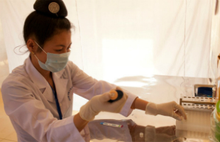 vietnam-hiv-blood-test_who