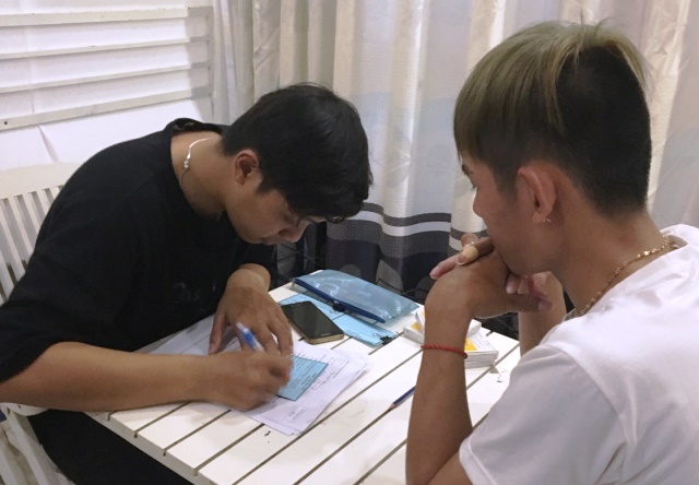 A lay provider performs hepatitis C virus testing hepatitis_vnm